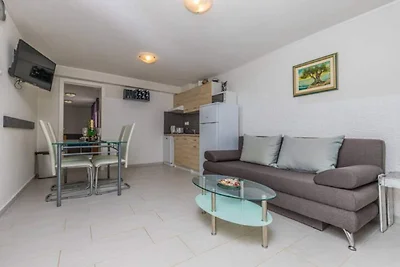Hübsche Villa mit Pool und Terrasse