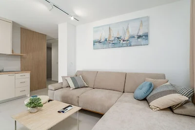 Modern City Escape - Two Bedroom Apartment wi...