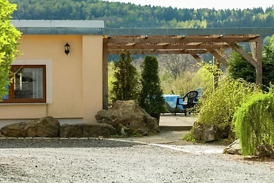 Stilvolles Ferienhaus in Waldnähe