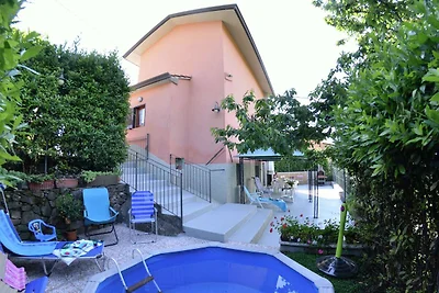 Schönes Cottage mit Swimmingpool in Gualdo