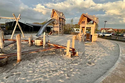 Familienhaus in der Nähe von See, Strand und...