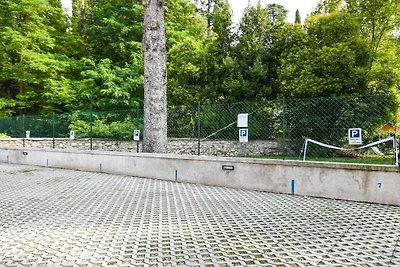 Apartament wakacyjny w Salò z basenem