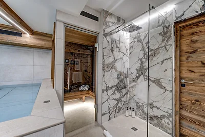 Chalet + 10m pool, daily housekeeping &...