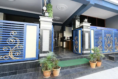 Moderna beatitudine all'Hitech City di...