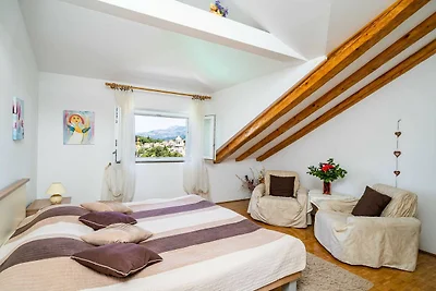 Apartments & Rooms Mara & Petrunjela - One Be...