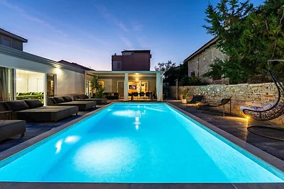 Villa in Pakostane mit privatem Pool
