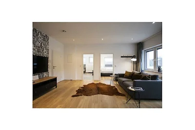 Q-Stall, Apartment 01