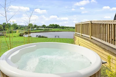 Luxuriöses Chalet am See mit Whirlpool, Keine...