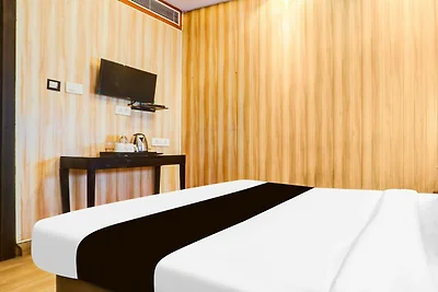 Super Hotel O Vivekanand Marg