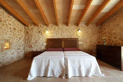 Huis in Mallorcaanse stijl met zwembad