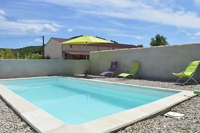 Moderna casa vacanze con piscina riscaldata