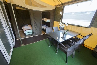 Schönes Zelt mit Sanitäranlagen direkt am...