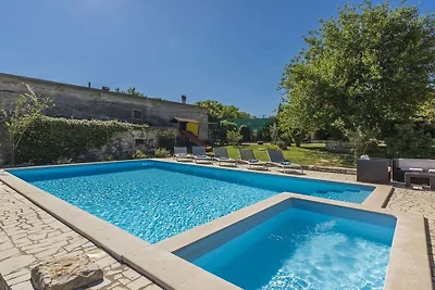 Villa in Žminj mit Schwimmbecken
