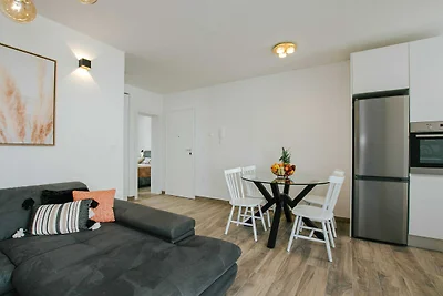 Spacious Luxury Trogir Apartments - Classic T...