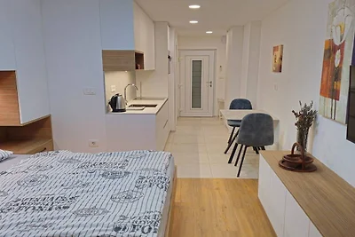 Dobrava Sea View Apartment with Terrace - Stu...