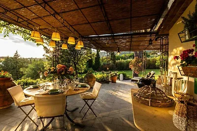 Villa romantica a Pescia con piscina