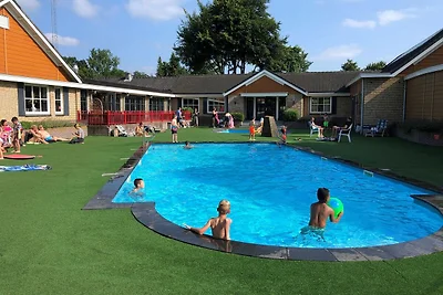 Chalet in Voorthuizen mit Hallenbad