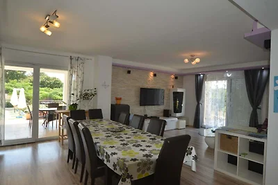 Exquisite Secluded Villa with Pool - Four Bed...