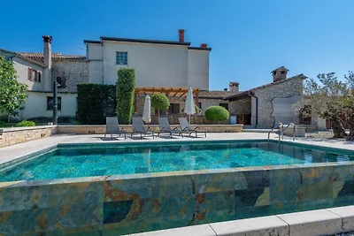 Ferienhaus in Žminj mit Schwimmbecken