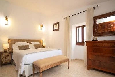 Haus in Buger mit Pool und Bergblick