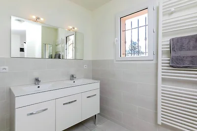 Moderne Villa in Tourrettes mit Swimmingpool