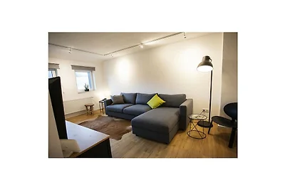 Q-Stall, Apartment 05