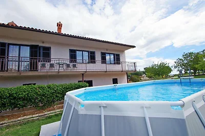 Ruhige Ferienwohnung in Šajini mit Garten