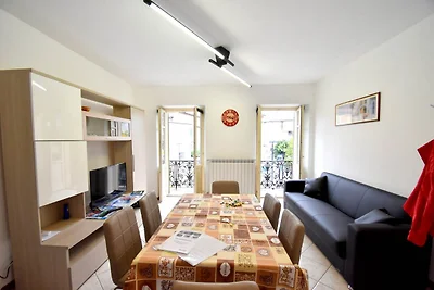 Geräumig Ferienwohnung in Verbania mit Balkon