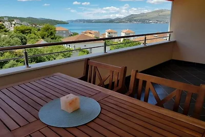 Expansive Ciovo Apartment with Sea-Views, Bal...