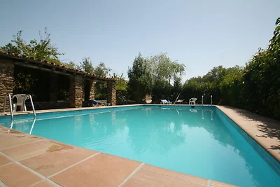 Moderna casa di campagna con piscina