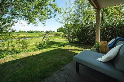 Prachtige lodge aan de rivier met panoramisch...