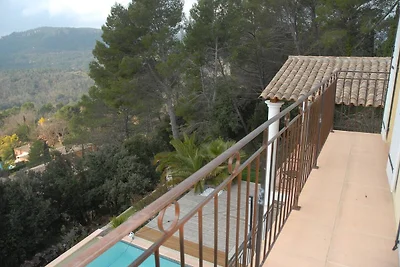 Ferienhaus mit Pool und Naturblick
