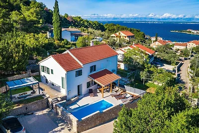 Elegante rifugio costiero a Lukoran