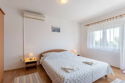 Charming Trogir Apartments with Balcony - Com...