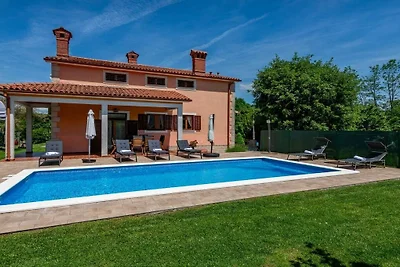 Villa in Santalezi mit Schwimmbecken