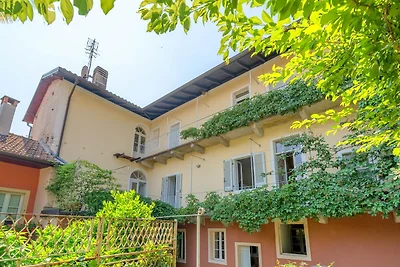 Appartamento con piccolo giardino Cannero...