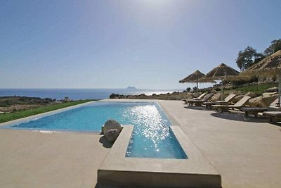 Villa Komos aan het strand