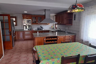 Villa mit Sonnenliegen