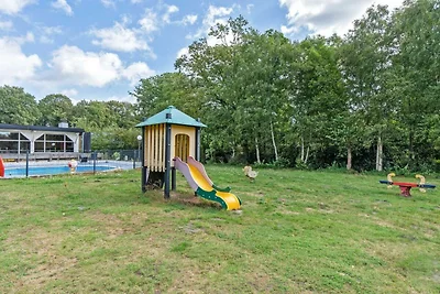 Luxury thatched holiday home for up to 6...