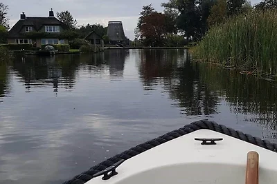 Accogliente chalet a Giethoorn con pontile
