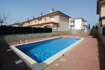 Ferienhaus in LEscala mit Swimmingpool