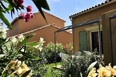 Villa in Mouriès met verwarmd zwembad
