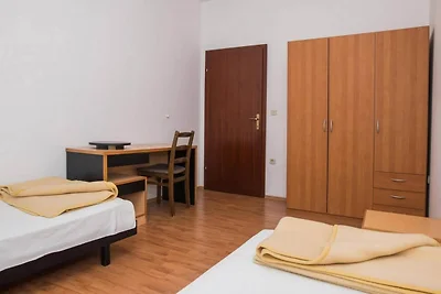 Einladendes Apartment am Meer in Dalmatien