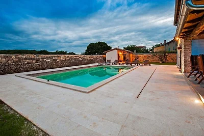 Villa in Krmed mit Schwimmbecken