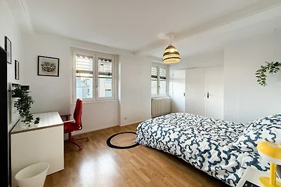 Camera accogliente in un accogliente appartam...