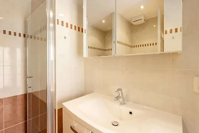 Comodo bungalow, doccia idromassaggio, in mez...