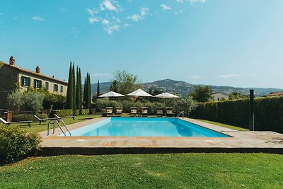 Vintage-Bauernhof in Cortona mit Swimmingpool