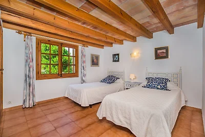 Abgelegene Landvilla mit Pool