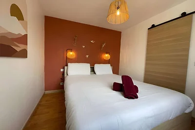 Chic & Cozy – Luxuriöse Wohnung mit Projektor