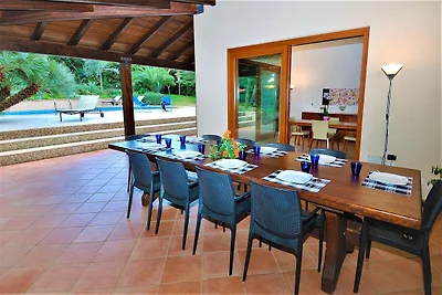 Villa in Valderice met Zwembad en Tuin